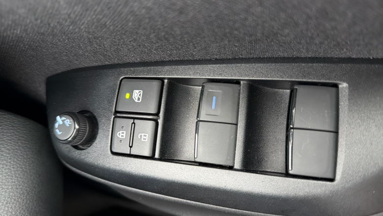 Toyota Yaris 1.5 Hybrid Design 5dr CVT Hybrid Hatchback